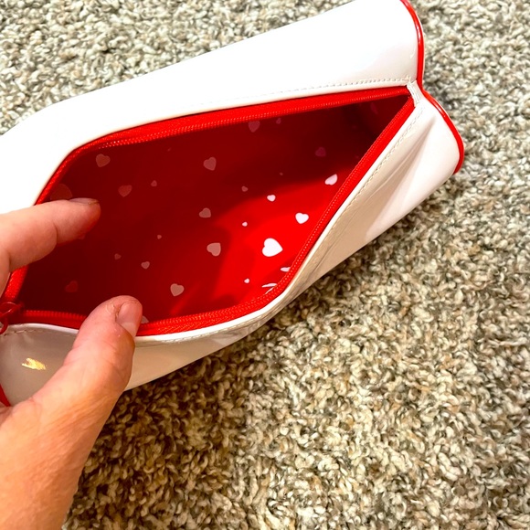 MAC “Just a Flirt” Make-Up Bag - Picture 4 of 5